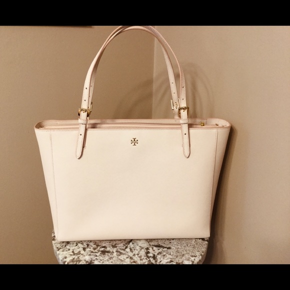 Handbags - NWOT Tory Burch large leather tote